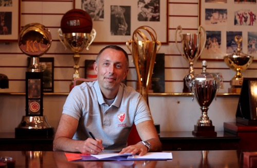 milan tomic potpisuje