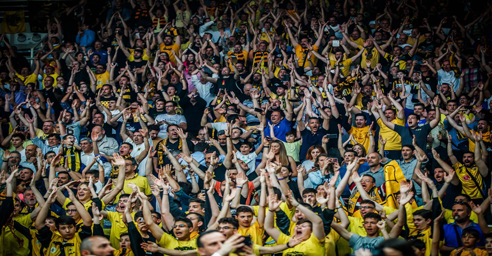 aek fans1