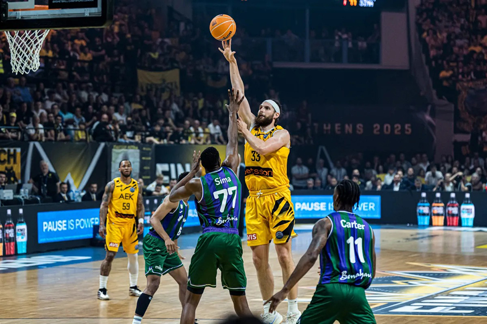 golden aek malaga2