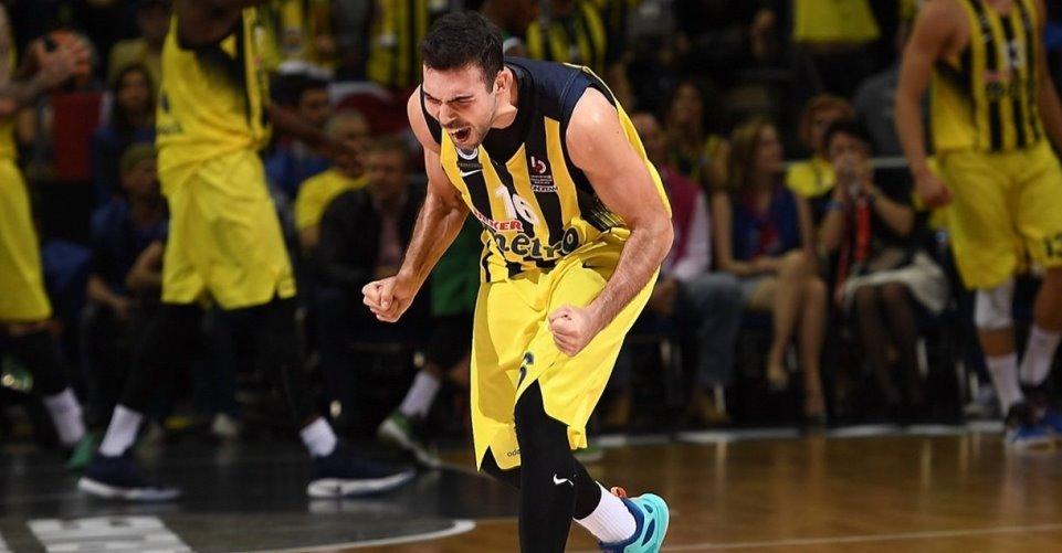 kostas sloukas celebrates fenerbahce istanbul final four berlin 2016 eb15