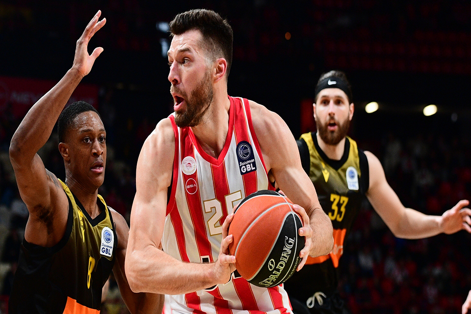 peters olympiakos aek
