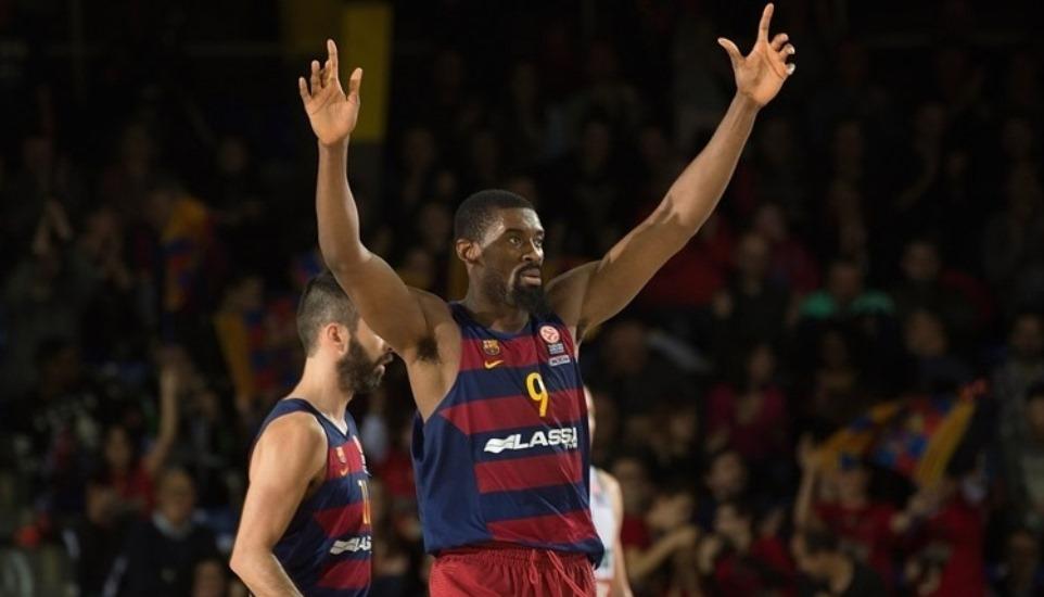shane lawal celebrates fc barcelona lassa eb15