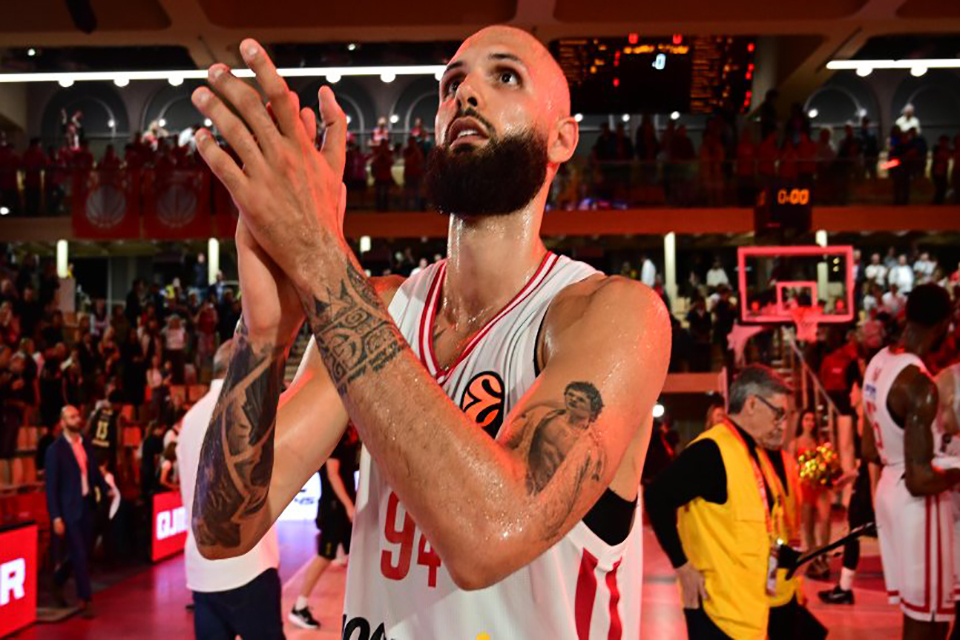 «Ερυθρόλευκο» το πρώτο εισιτήριο για το F4