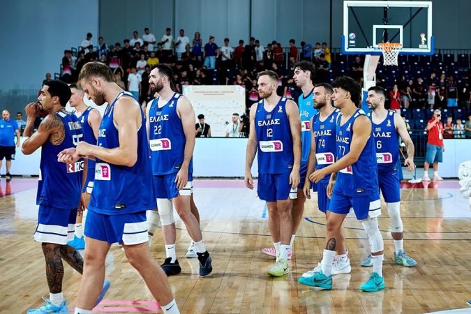 Τα "θαλάσσωσε" η Εθνική στο τέλος και γνώρισε την ήττα από τη Ρουμανία